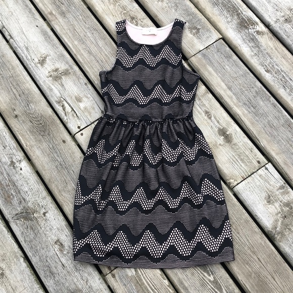 Everly Sleeveless Dress - Picture 2 of 8